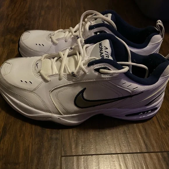 Authentic Nike Men”s Sneakers size11 NWOT - Picture 1 of 11